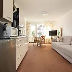 Apartamento Near The Beach, *