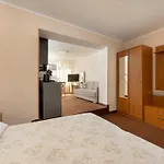 Near The Beach, Apartamento Rewal