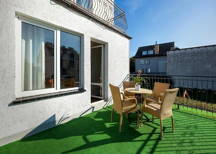 Near The Beach, レバル